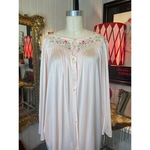 Vintage 1970s pale pink nightgown 70s robe embroidered flowers large lingerie 40